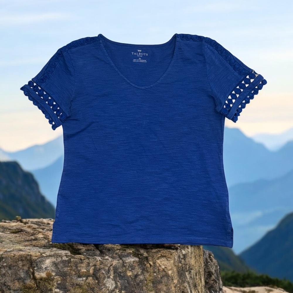 Talbots Royal Blue Women's Top with crocheted lace sleeves size small‎